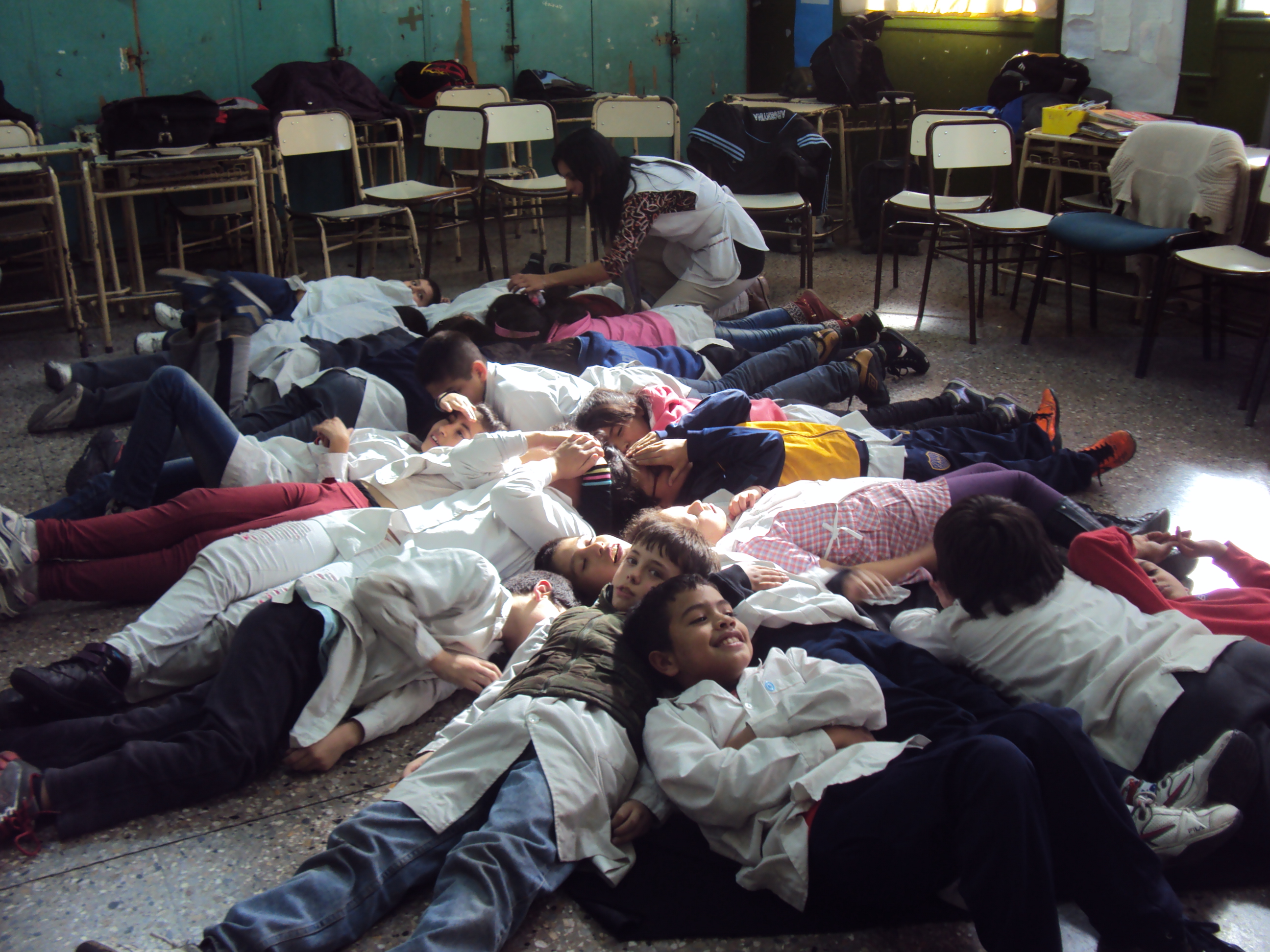 Jóvenes en parque urbano